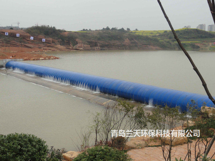 橡胶坝，坝长47米，坝高2.3米